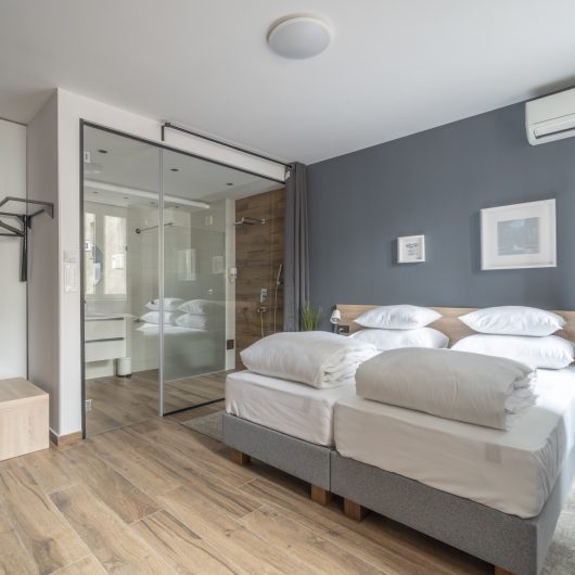Botanical Garden Suites - Old Town, Belgrade: Two-person studio suite opposite the Botanical Garden in a picturesque city area.