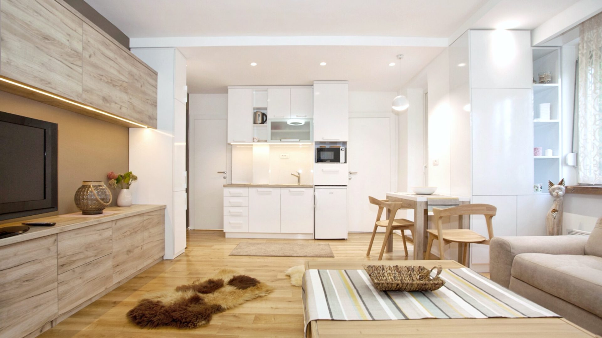 Skadarlija Square Suite - Old Town, Belgrade: Modern suite near Skadarlija, with private entrance, terrace, kitchen, walk-in shower, fast WiFi. Ideal for up to four guests.