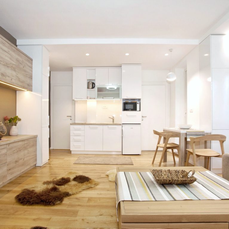 Skadarlija Square Suite - Old Town, Belgrade: Modern suite near Skadarlija, with private entrance, terrace, kitchen, walk-in shower, fast WiFi. Ideal for up to four guests.
