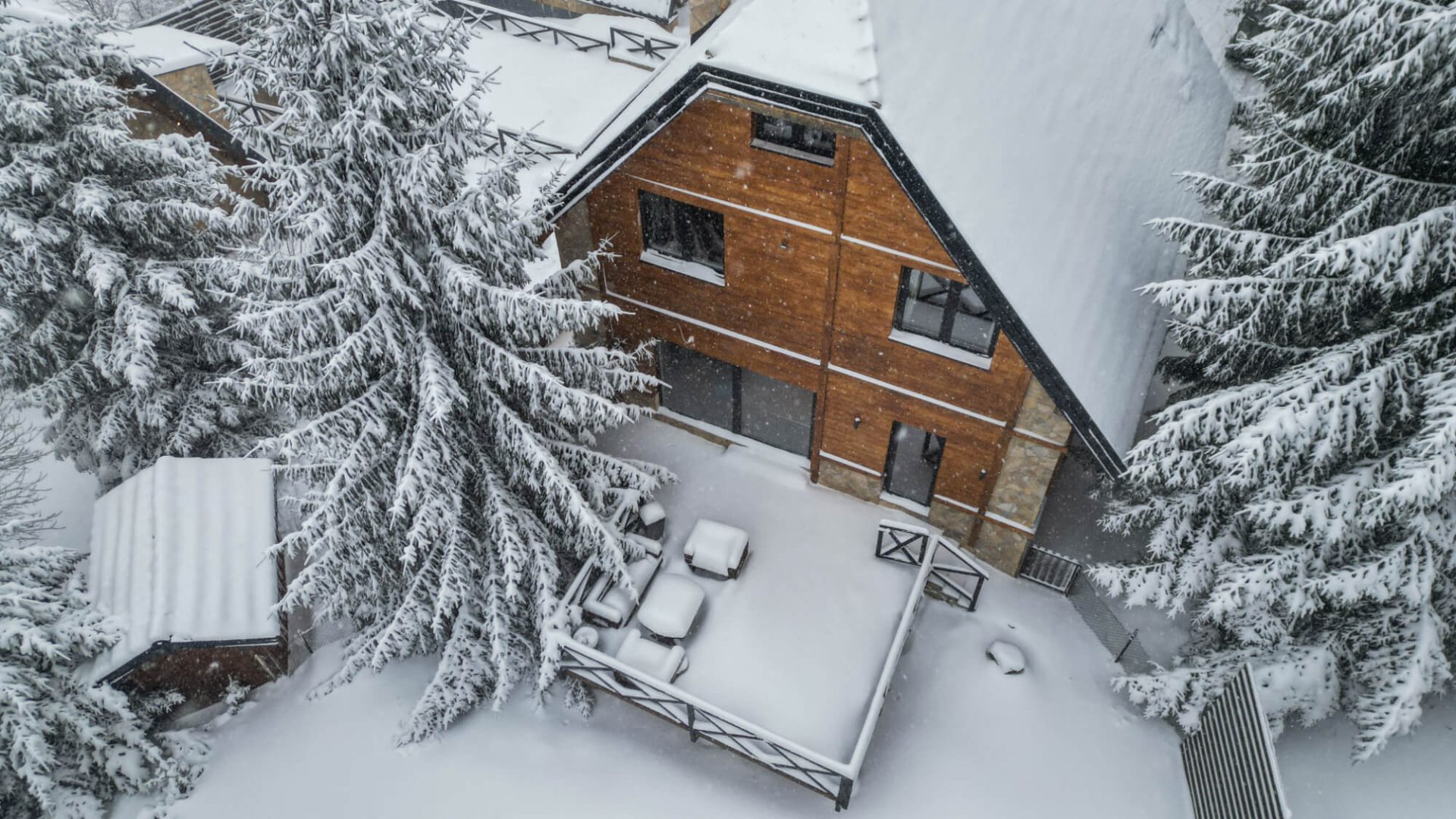 outdoor of Kezman luxury house on Kopaonik